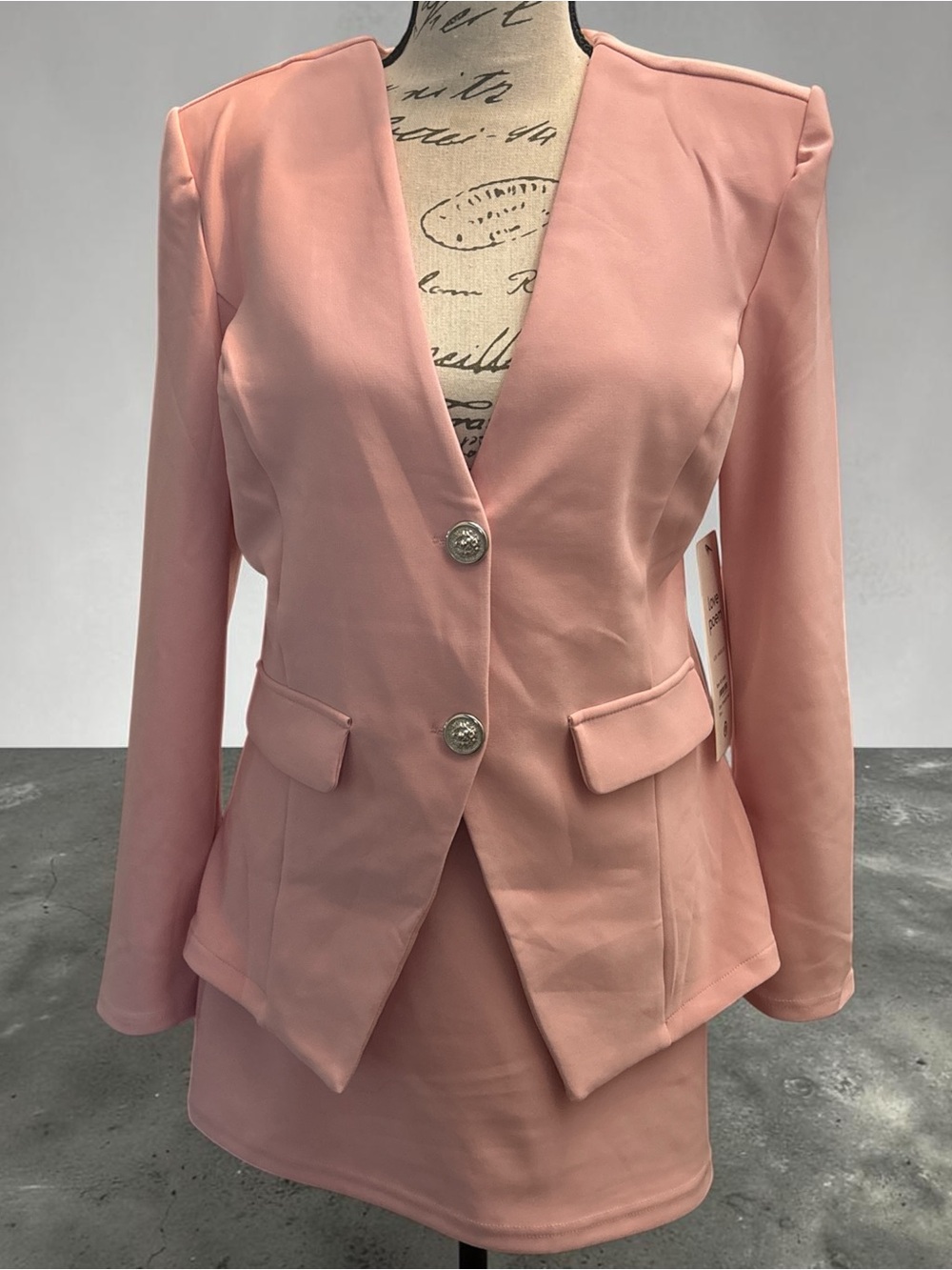 Tailored Pink Women's Blazer with Silver-Tone Buttons - Picture 5 of 7